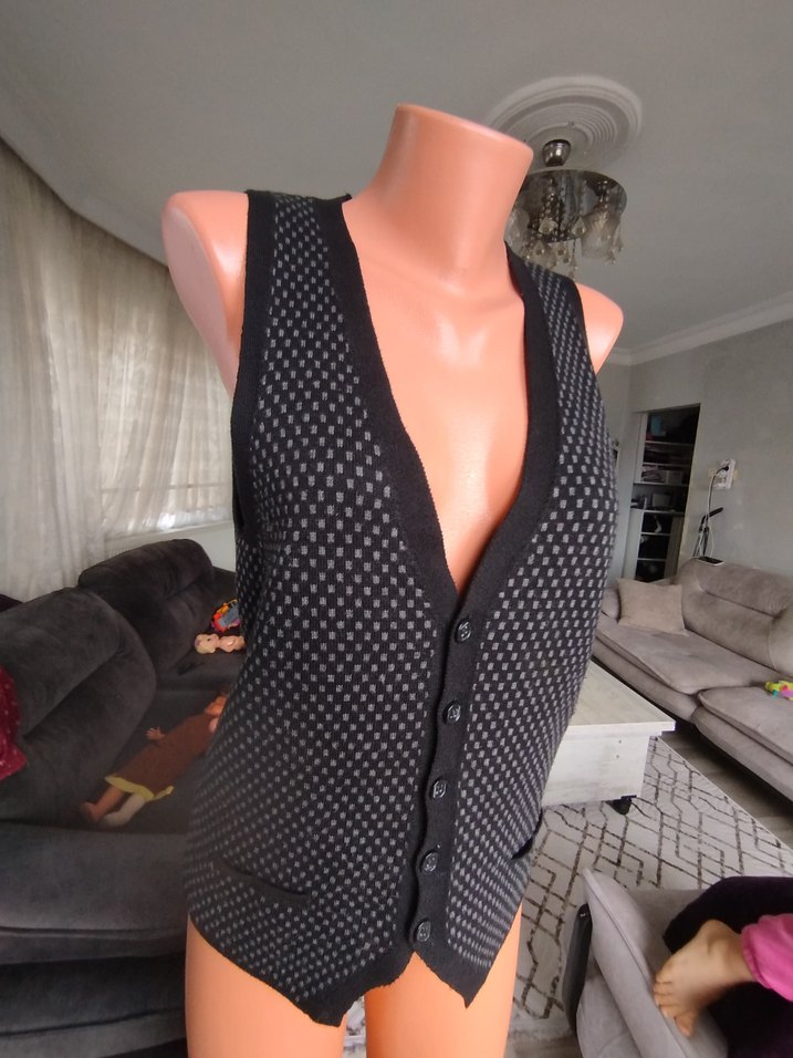 Düğmeli Siyah V Yaka Kadın Yelek - Görsel 3