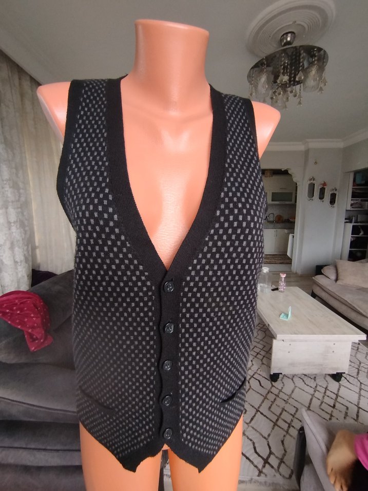 Düğmeli Siyah V Yaka Kadın Yelek - Görsel 4