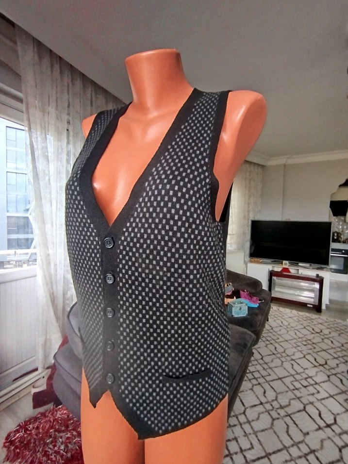 Düğmeli Siyah V Yaka Kadın Yelek - Görsel 5