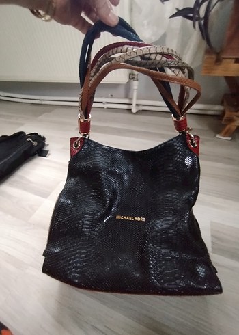 Kilit Tokalı Siyah Yılan Derisi Desenli Kadın Çanta - Görsel 9