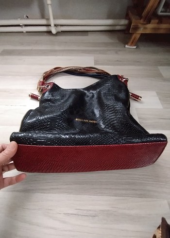 Kilit Tokalı Siyah Yılan Derisi Desenli Kadın Çanta - Görsel 7