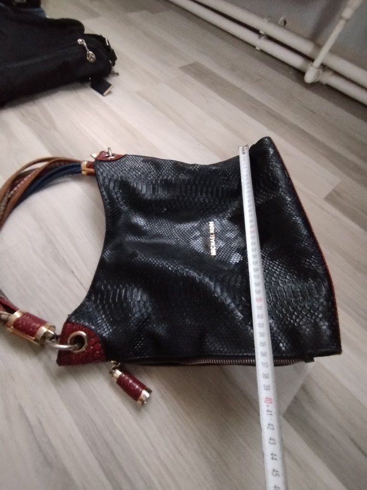 Kilit Tokalı Siyah Yılan Derisi Desenli Kadın Çanta - Görsel 5