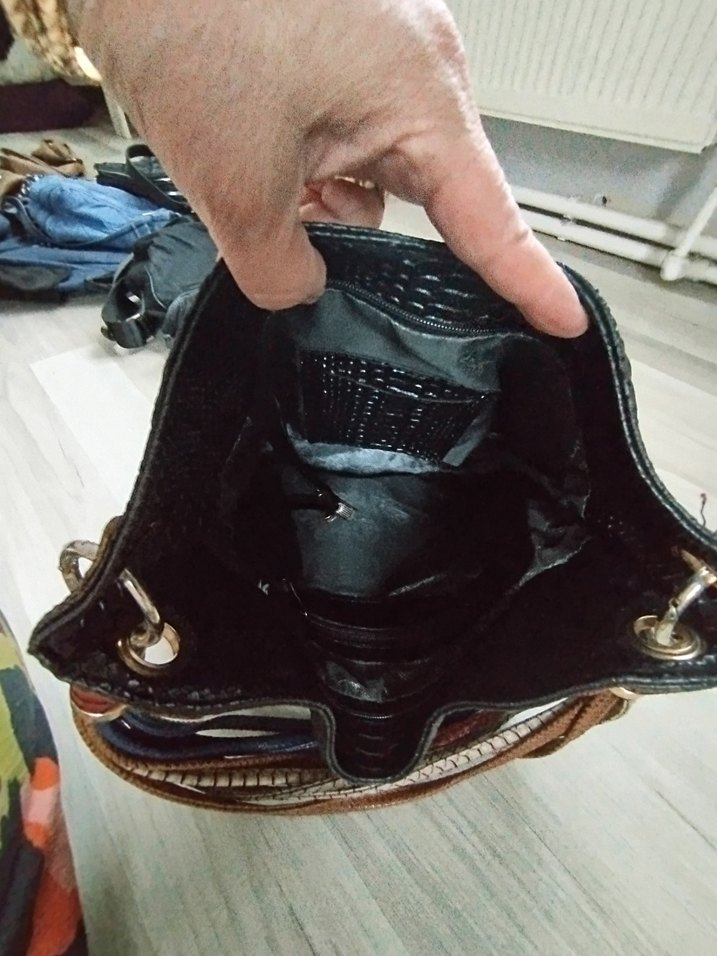 Kilit Tokalı Siyah Yılan Derisi Desenli Kadın Çanta - Görsel 4