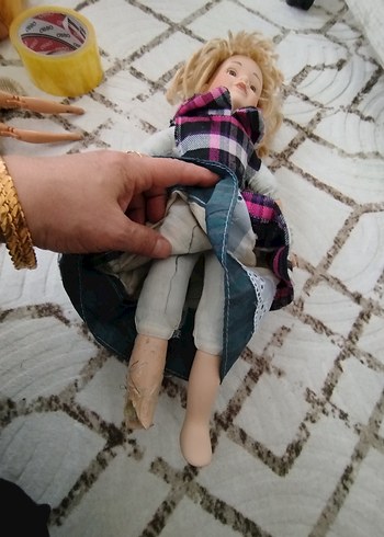Pembe Ekoseli Elbise Giymiş Koyu Renk Bebek - Görsel 9
