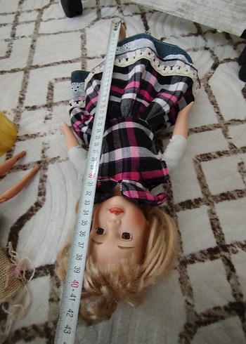 Pembe Ekoseli Elbise Giymiş Koyu Renk Bebek - Görsel 4