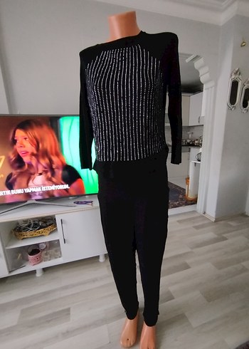 Siyah Piliseli Yüksek Yakalı takım - Görsel 5
