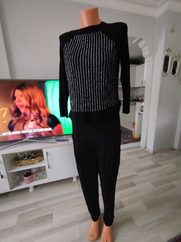 Siyah Piliseli Yüksek Yakalı takım - Görsel 5
