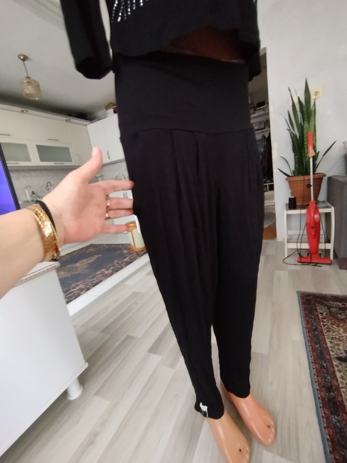 Siyah Piliseli Yüksek Yakalı takım - Görsel 4