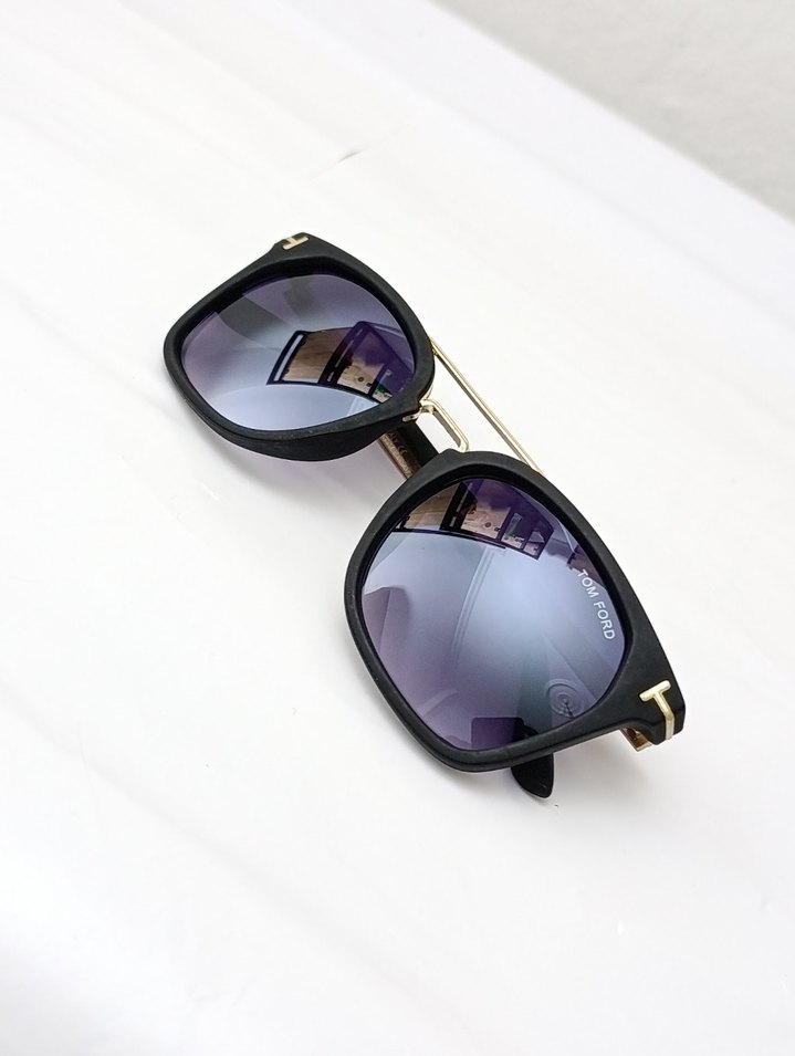 Kadın Siyah Parlak Modern Klasik Güneş Gözlüğü - Görsel 4