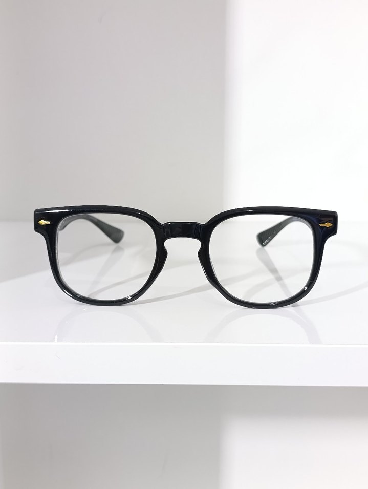 Klasik Siyah Şeffaf Kadın Gözlüğü - Görsel 3