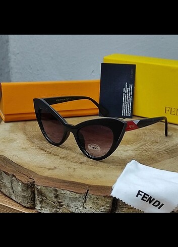 Fendi kadın gözlüğü 