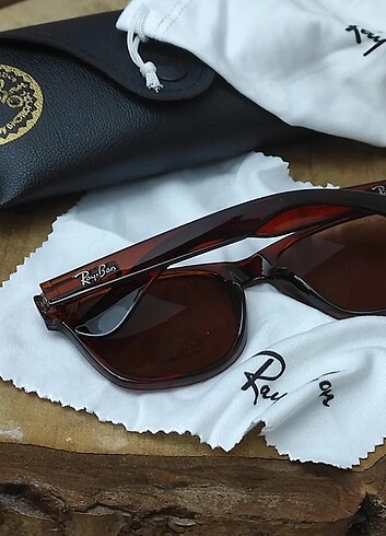 Ray-Ban güneş gözlüğü 