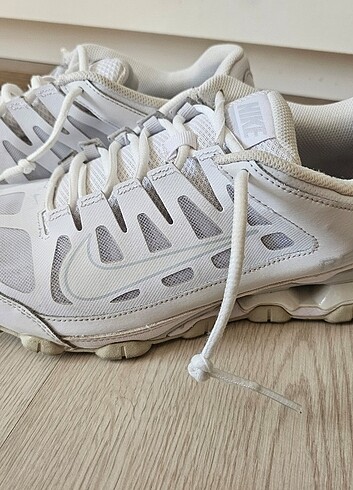 44 Beden beyaz Renk Nike reax