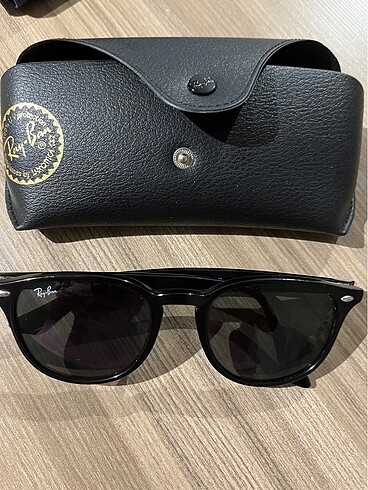 Orijinal Rayban gözlük 2 kez kullanıldı sıfırdan farksız sıfırı