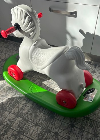 Gri Bebek Mama Sandalyesi yanındakı at  hediye - Görsel 2