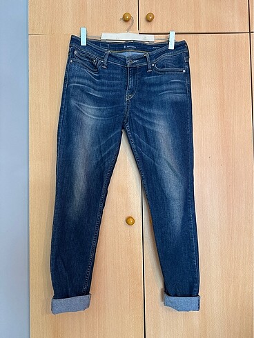 Levis marka kot