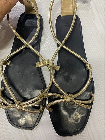 H&M ALTIN RENGİ SANDALET