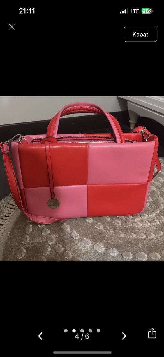 Kare Desenli Kırmızı Deri Kadın Çanta - Görsel 2