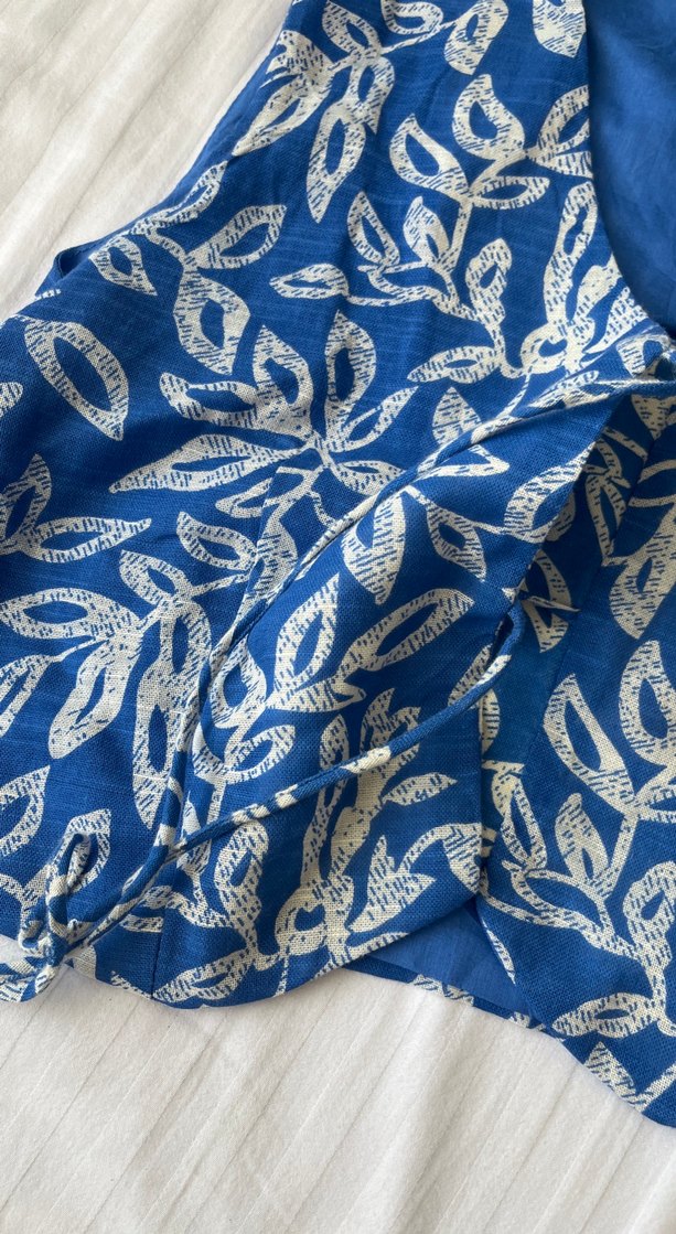 Mavi Bağlamalı V Yaka yelek - Görsel 2