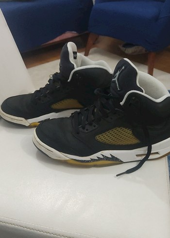 Retro Siyah Altin Detayli Yuksek Bilekli Sneaker