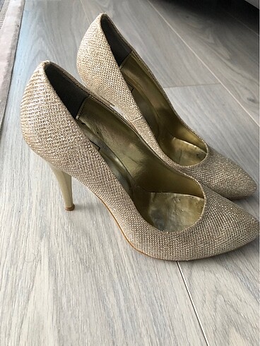 Gold simli stiletto