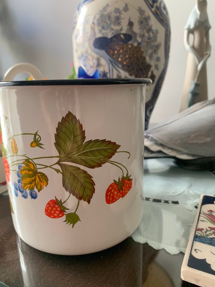 Beyaz Meyve Desenli Emaye Kupa - Görsel 2