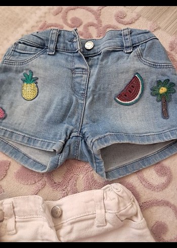 Nakışlı Beyaz Düğmeli Denim Kız Şortu - Görsel 3