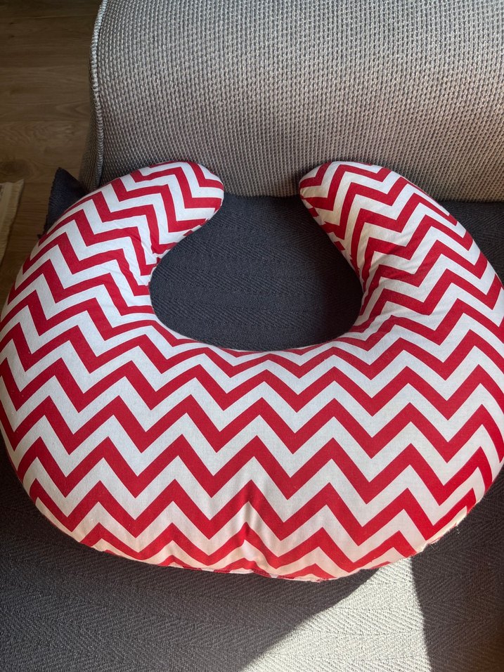 Kırmızı Zebra Desenli Emzirme ve Hamile Yastığı - Görsel 2