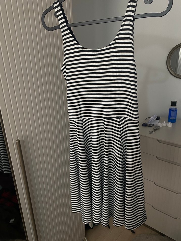 Siyah Beyaz Çizgili Midi Elbise - Görsel 2