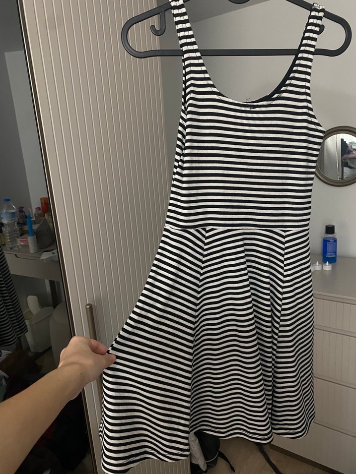 Siyah Beyaz Çizgili Midi Elbise - Görsel 4