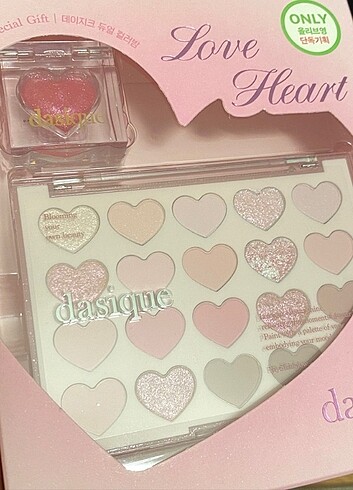Beden Dasique Love Heart Eye Shadow Palette Set