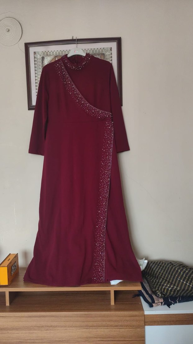 Uzun Boy Bordo Nakışlı Kadın Abiye - Görsel 2