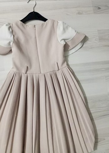 Kız Çocuk Bej Piliseli Klasik Elbise - Görsel 2
