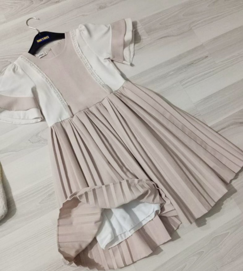 Kız Çocuk Bej Piliseli Klasik Elbise - Görsel 3