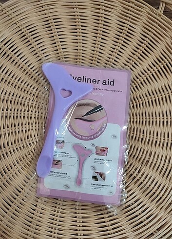 Eyeliner çekme aparatı