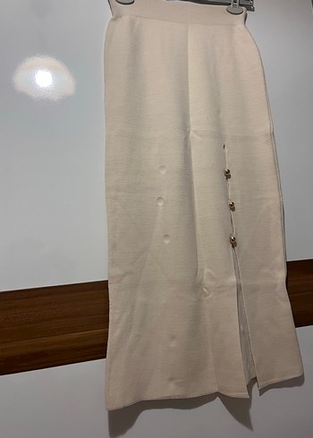 Düğmeli Beyaz Uzun Kadın Kaban - Görsel 6