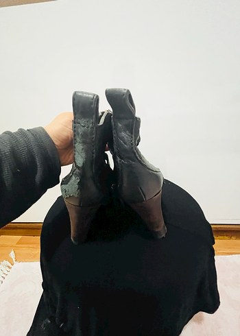 Siyah Deri Tokalı Yüksek Topuklu Bot - Görsel 2