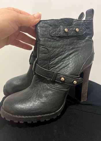 Siyah Deri Tokalı Yüksek Topuklu Bot - Görsel 4