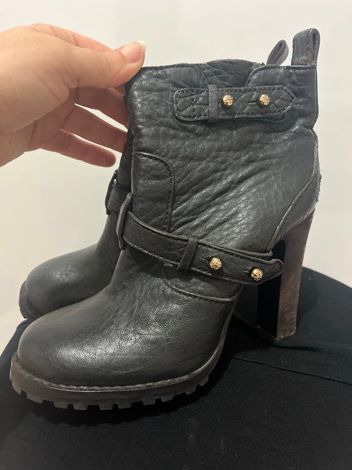 Siyah Deri Tokalı Yüksek Topuklu Bot - Görsel 4