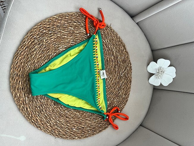 Yeşil boncuklu bikini