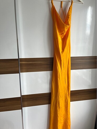 Mango Turuncu saten sırt dekolteli elbise