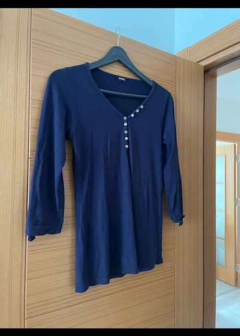Lacivert V Yaka Düğmeli Kadın Bluz - Görsel 3
