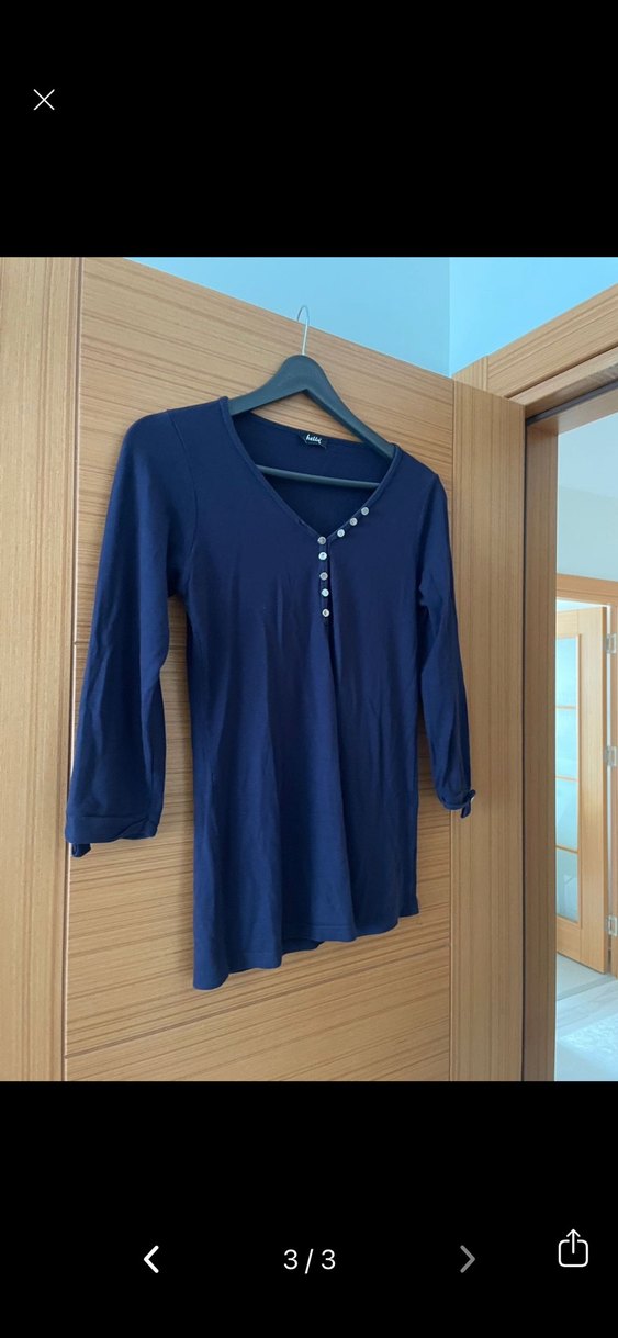 Lacivert V Yaka Düğmeli Kadın Bluz - Görsel 3