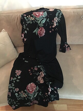 Çiçekli elbise