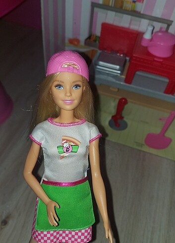 Beden Renk Pizza yapan barbie