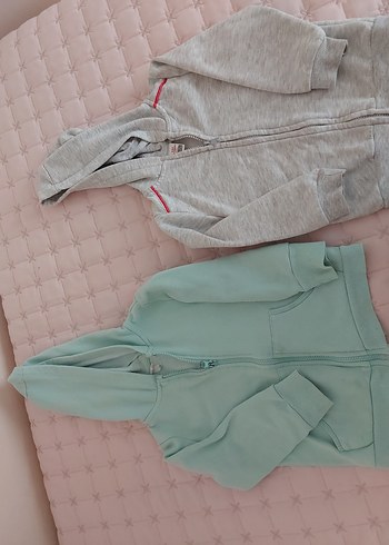 24-36 Ay Beden Kız Çocuk 2 adet Kapüşonlu Gri Fermuarlı ve yeşil Ceket