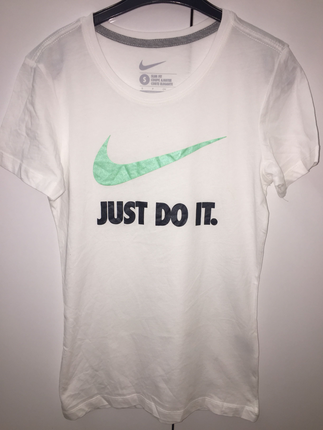 Nike women tshirt white S