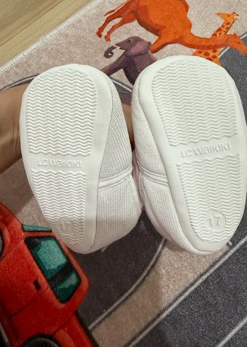 Kız Bebek Gri simli ve Beyaz Nakışlı İlk Adım Ayakkabısı - Görsel 4