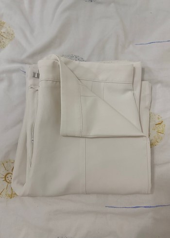 Beyaz çımalı yırtmaçlı pantolon - Görsel 10