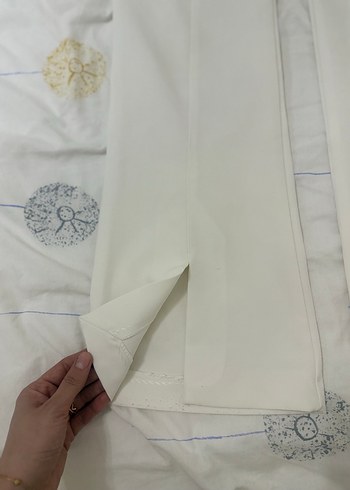 Beyaz çımalı yırtmaçlı pantolon - Görsel 7